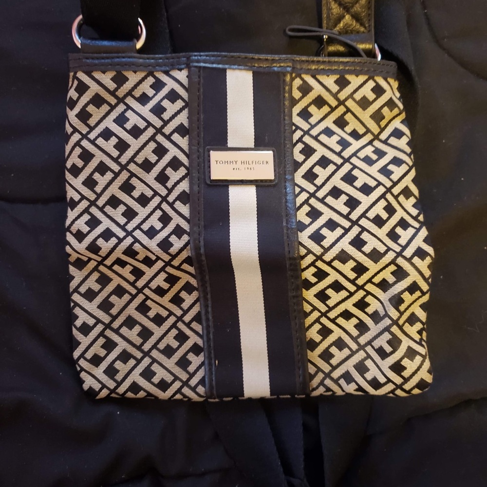 Tommy crossbody